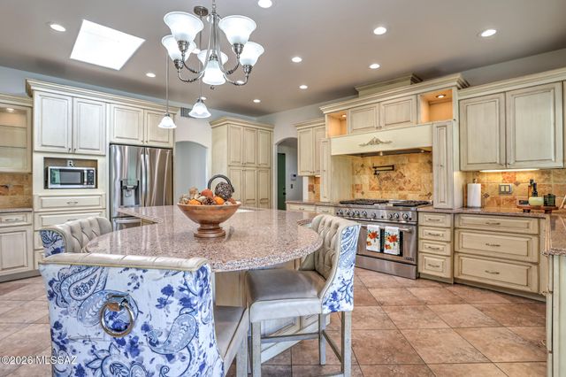 6610 E Circulo Invierno, Tucson, AZ 85750