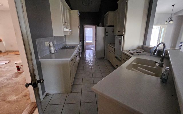 2225 Ridgewood Drive, West Columbia, TX 77486