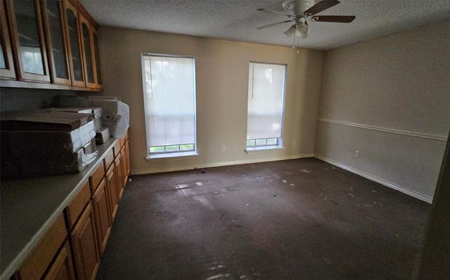 2225 Ridgewood Drive, West Columbia, TX 77486