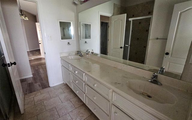 2225 Ridgewood Drive, West Columbia, TX 77486