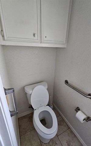 2225 Ridgewood Drive, West Columbia, TX 77486