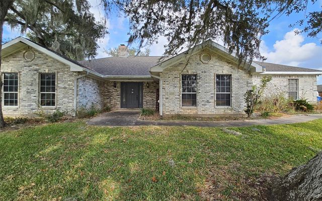 2225 Ridgewood Drive, West Columbia, TX 77486