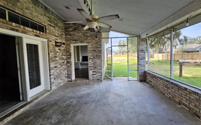 2225 Ridgewood Drive, West Columbia, TX 77486