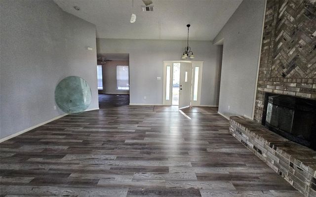 2225 Ridgewood Drive, West Columbia, TX 77486