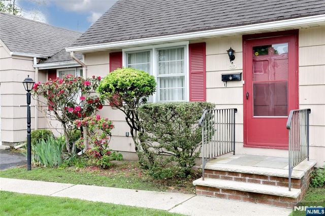 12 Beverly Lane, Waldwick, NJ 07463