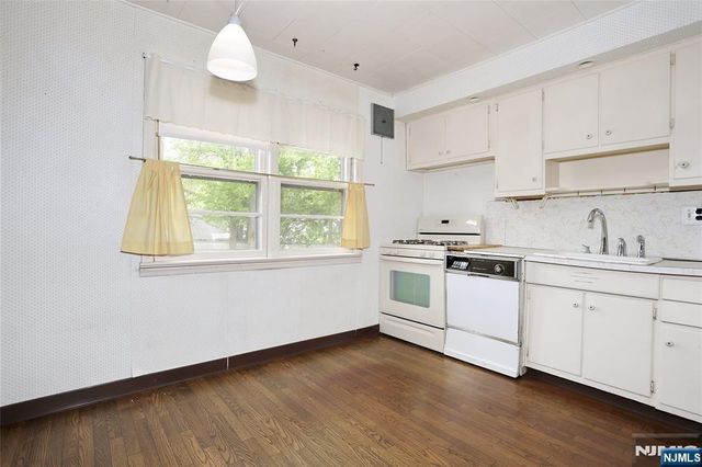 12 Beverly Lane, Waldwick, NJ 07463