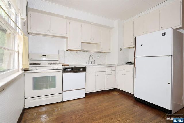 12 Beverly Lane, Waldwick, NJ 07463