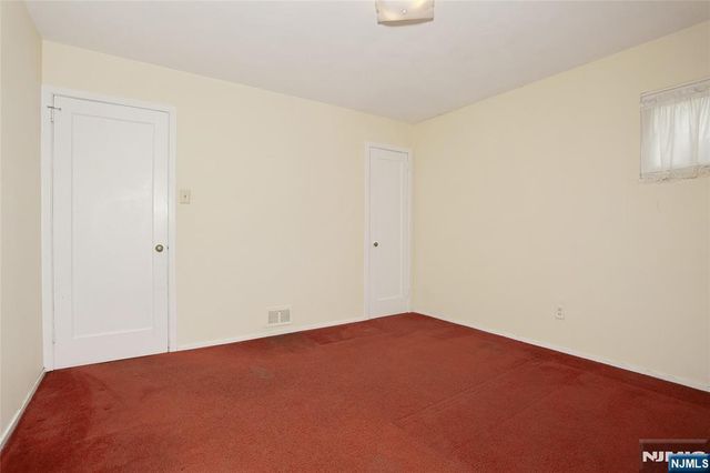 12 Beverly Lane, Waldwick, NJ 07463
