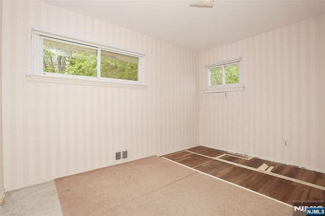 12 Beverly Lane, Waldwick, NJ 07463