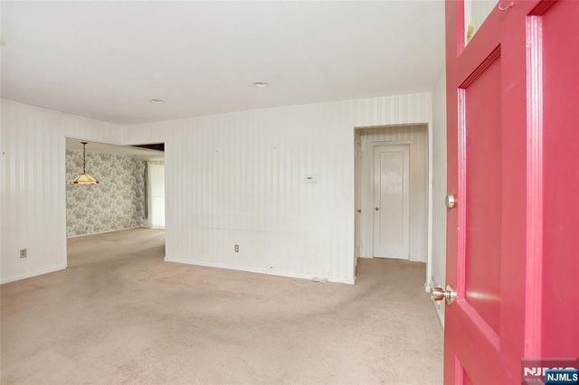 12 Beverly Lane, Waldwick, NJ 07463
