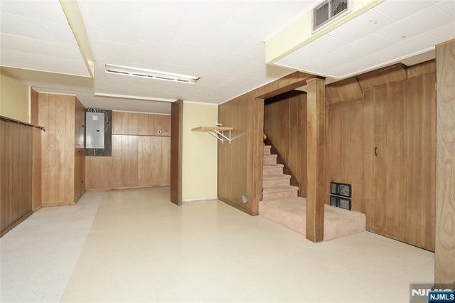12 Beverly Lane, Waldwick, NJ 07463