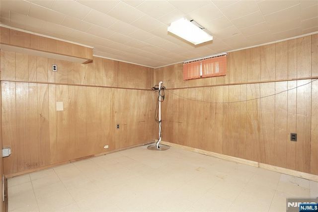 12 Beverly Lane, Waldwick, NJ 07463