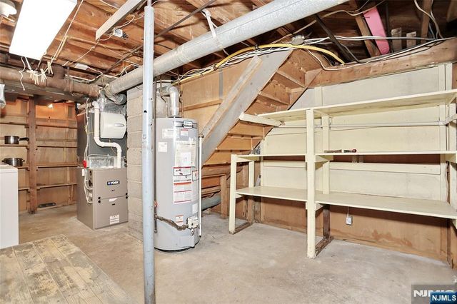12 Beverly Lane, Waldwick, NJ 07463