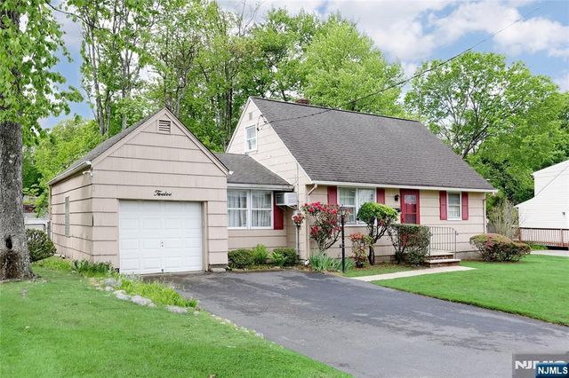 12 Beverly Lane, Waldwick, NJ 07463