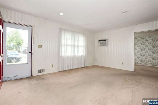 12 Beverly Lane, Waldwick, NJ 07463
