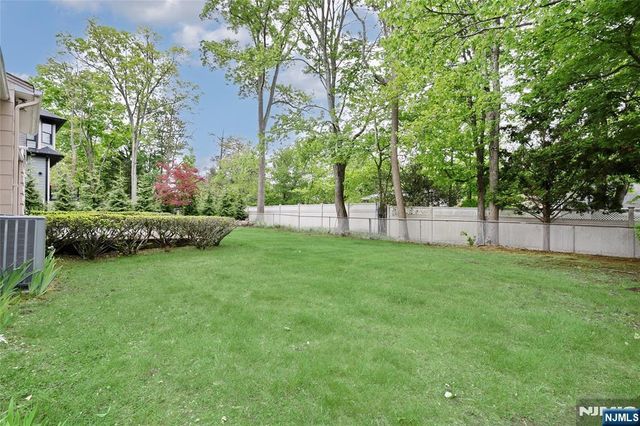 12 Beverly Lane, Waldwick, NJ 07463