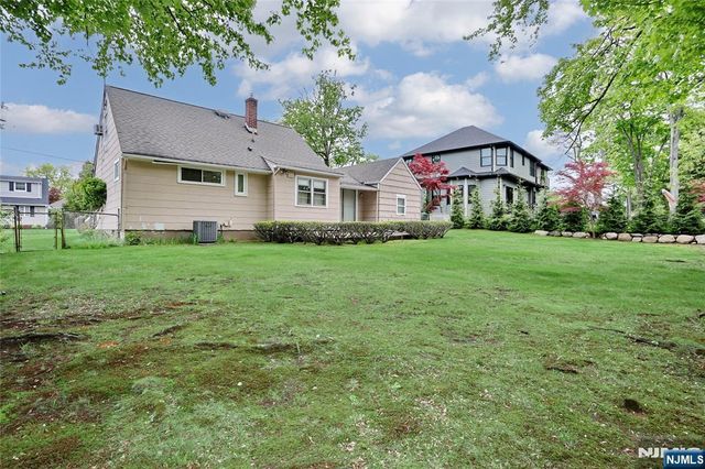 12 Beverly Lane, Waldwick, NJ 07463