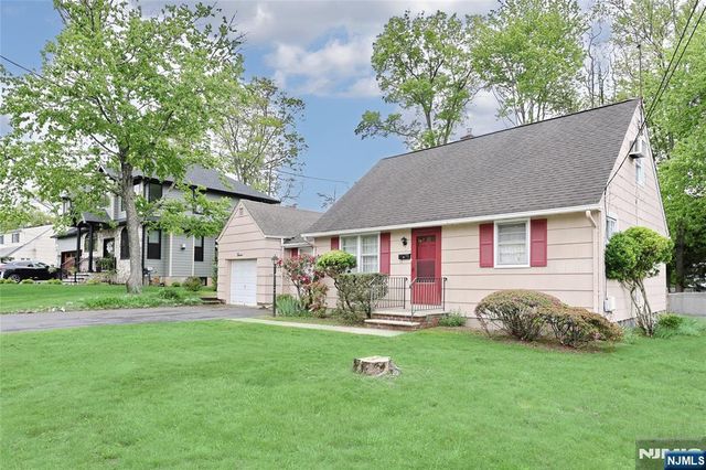 12 Beverly Lane, Waldwick, NJ 07463