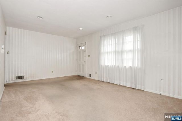12 Beverly Lane, Waldwick, NJ 07463