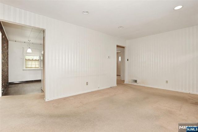 12 Beverly Lane, Waldwick, NJ 07463