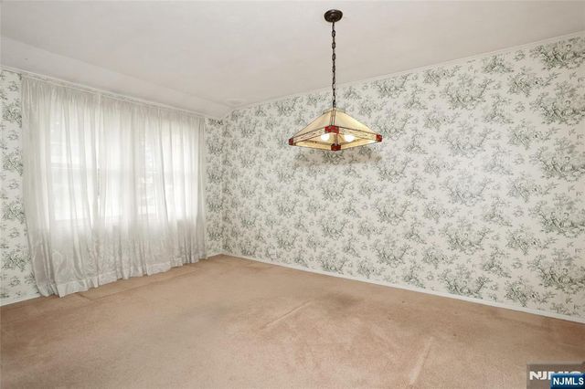 12 Beverly Lane, Waldwick, NJ 07463