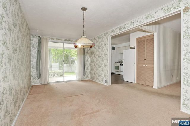 12 Beverly Lane, Waldwick, NJ 07463