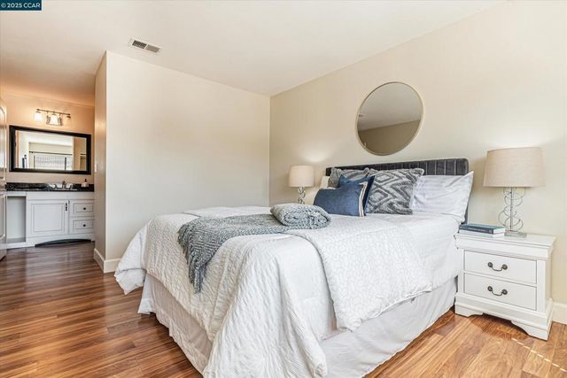 5055 Valley Crest Dr 196, Concord, CA 94521