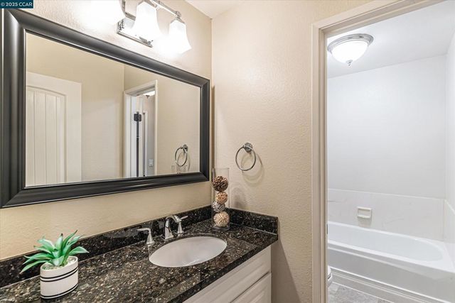 5055 Valley Crest Dr 196, Concord, CA 94521