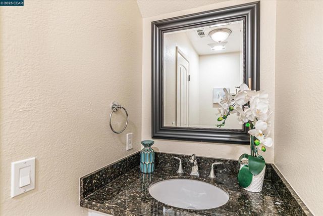 5055 Valley Crest Dr 196, Concord, CA 94521