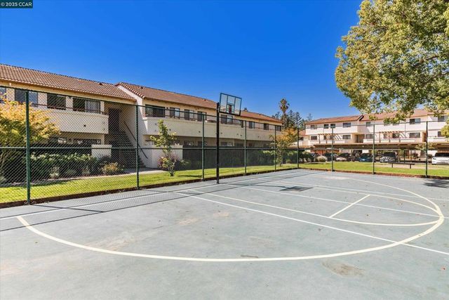5055 Valley Crest Dr 196, Concord, CA 94521