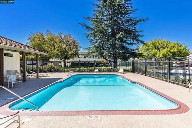 5055 Valley Crest Dr 196, Concord, CA 94521