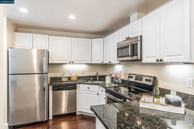 5055 Valley Crest Dr 196, Concord, CA 94521