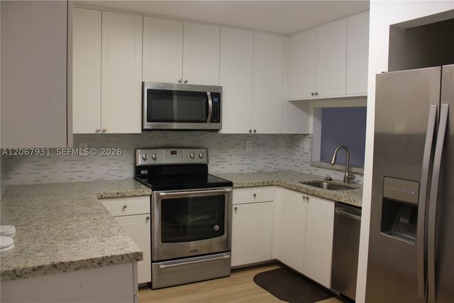 20145 NE 3rd Ct 12, Miami, FL 33179