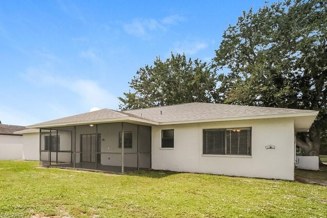 1009 Nicholas PKWY W, Cape Coral, FL 33991