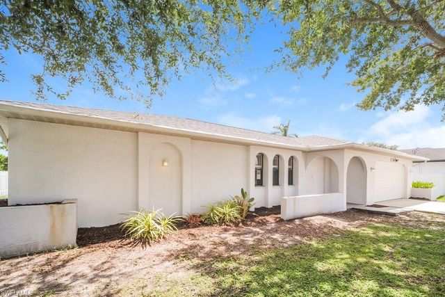 1009 Nicholas PKWY W, Cape Coral, FL 33991