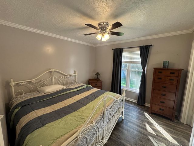 381 Longview Dr, Camden, TN 38320