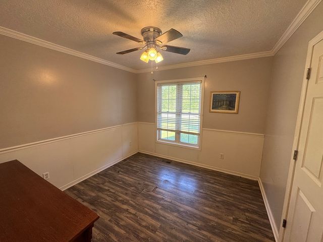 381 Longview Dr, Camden, TN 38320