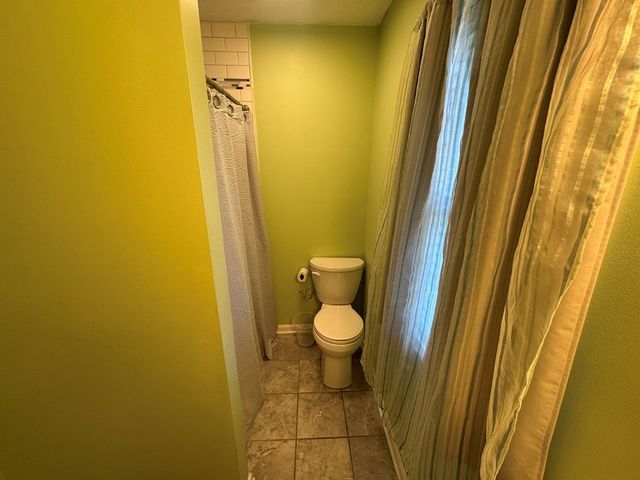 381 Longview Dr, Camden, TN 38320