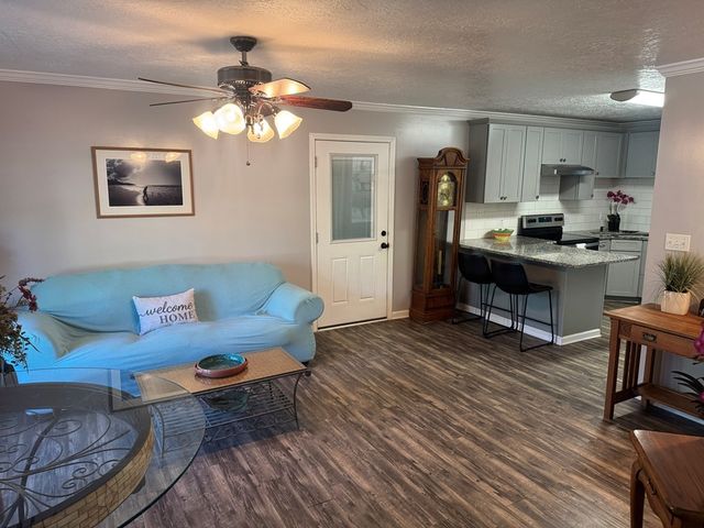 381 Longview Dr, Camden, TN 38320