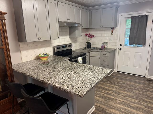 381 Longview Dr, Camden, TN 38320