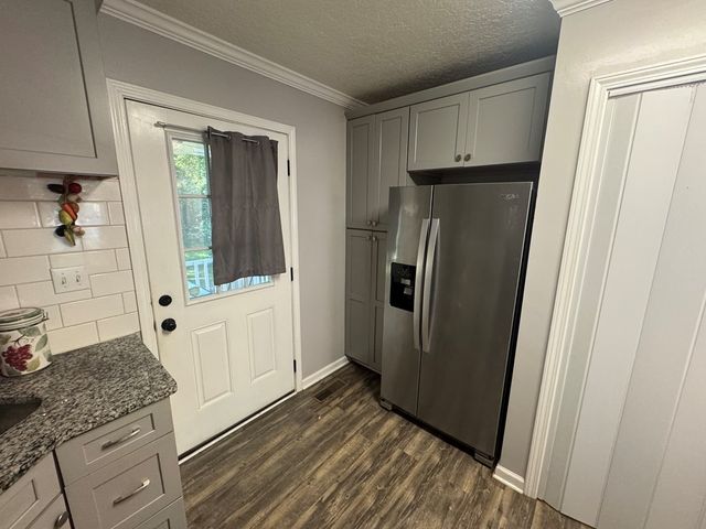 381 Longview Dr, Camden, TN 38320
