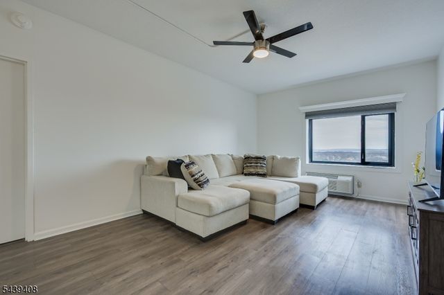 1 Carriage City Plz 1513, Rahway City, NJ 07065