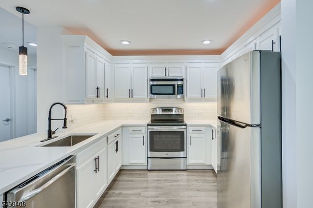 1 Carriage City Plz 1513, Rahway City, NJ 07065