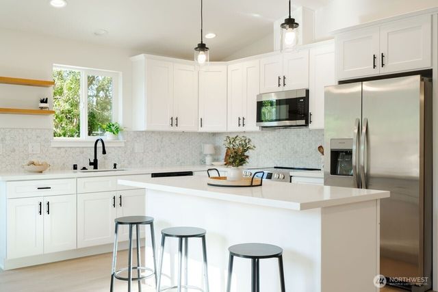 4392 Birch Bay Lynden Rd, Blaine, WA 98230
