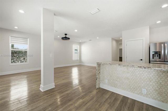 11070 Minneapolis Dr, Cooper City, FL 33026
