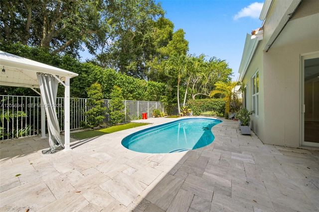 11070 Minneapolis Dr, Cooper City, FL 33026