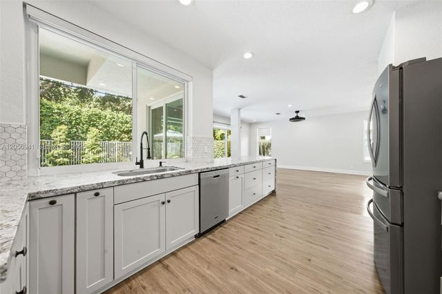 11070 Minneapolis Dr, Cooper City, FL 33026