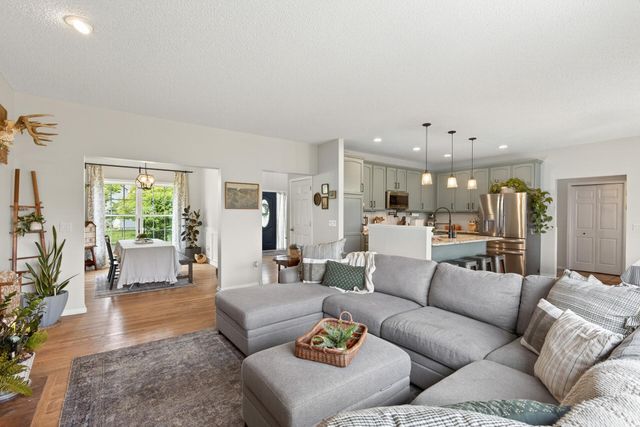 6698 Mackenzie Avenue NE, Albertville, MN 55301