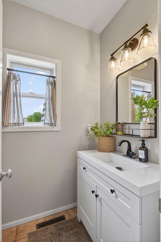 6698 Mackenzie Avenue NE, Albertville, MN 55301