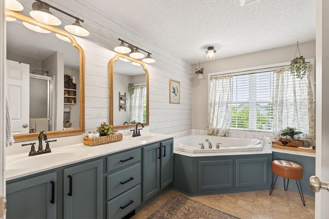 6698 Mackenzie Avenue NE, Albertville, MN 55301